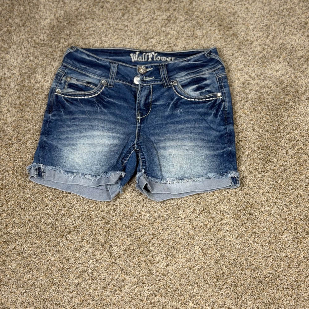WallFlower Womens Denim Shorts Sz 1 Dark Wash Embellished Rhinestone Distressed